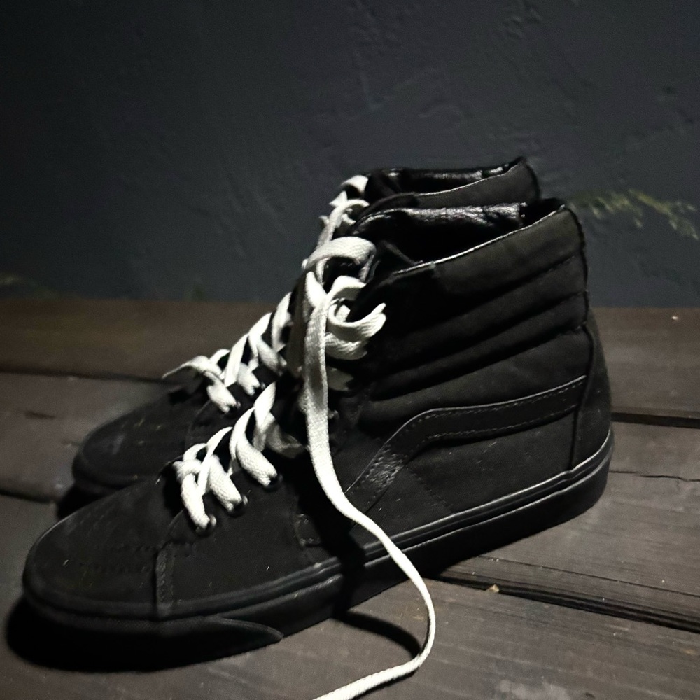 Converse Black and White Sneakers - Picture 4 of 8